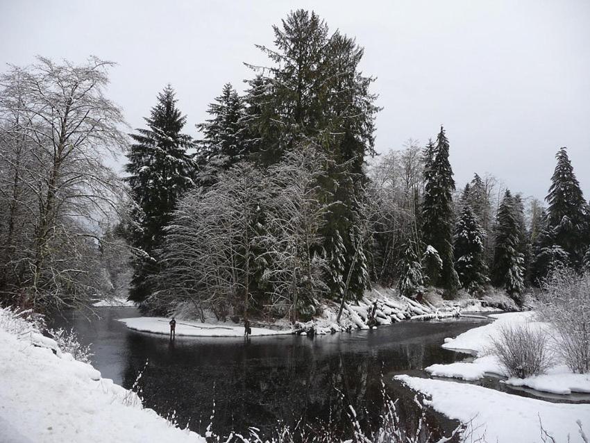 Pioneer Inn By The River Port Hardy Dış mekan fotoğraf