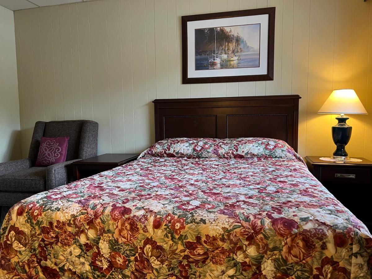Pioneer Inn By The River Port Hardy Dış mekan fotoğraf